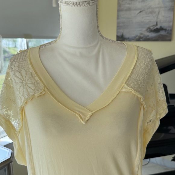 POL Soft yellow high low relaxed fit oversized top lace inserts light yellow - Picture 10 of 15
